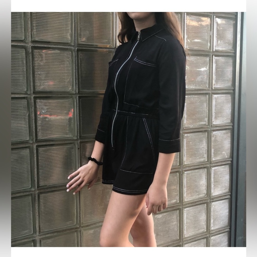 Black zipper up Romper forever21 NWT
